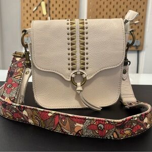 Sakroots Women’s Seni Camera Bag Ruby Spirit Desert (Cream) Leather Crossbody